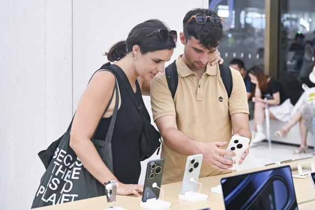 利政策“磁吸”全球游客推动“空箱而来满载而归”成为新风尚不朽情缘平台推荐【中国那些事儿】“像本地人一样生活”：便(图2)